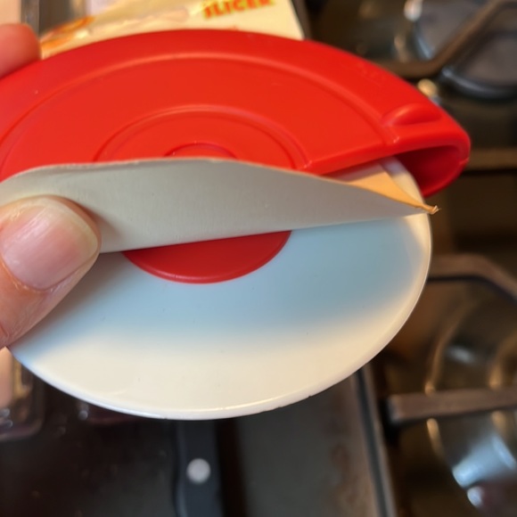 6 New Kitchen bundle with knives, pizza cutter, glass storage and cookie mold - Picture 6 of 15